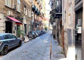 Edificio all\'aperto - Locale Commerciale Vico Maglioli
 
21, Napoli - foto 4