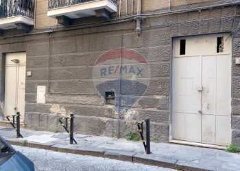 Edificio all\'aperto - Locale Commerciale Vico Maglioli
 
21, Napoli - foto 9