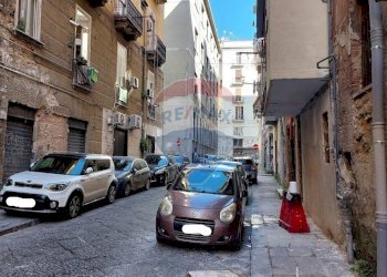Edificio all\'aperto - Locale Commerciale Vico Maglioli
 
21, Napoli - foto 14