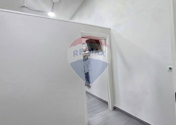 Dettagli - Locale Commerciale Vico Maglioli
 
21, Napoli - foto 26