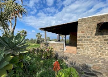 Foto 1 - Villa Via Zubebi
 
13, Pantelleria - foto 1