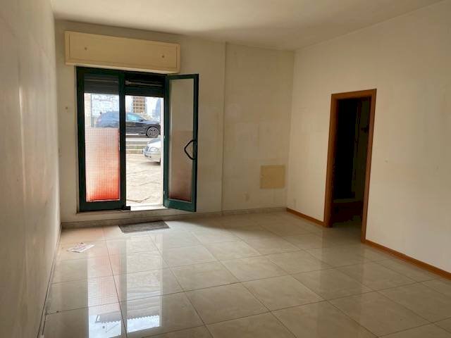 Foto 1 - Commercial Premises Piazza Domenico Fioritto
 
snc, San Nicandro Garganico - photo 1