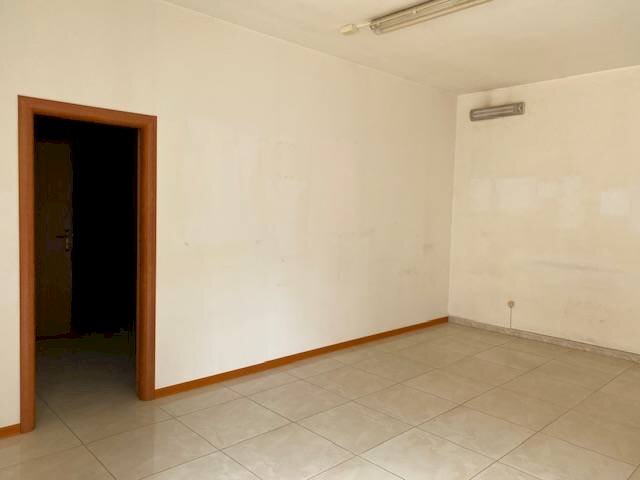 Foto 2 - Commercial Premises Piazza Domenico Fioritto
 
snc, San Nicandro Garganico - photo 2