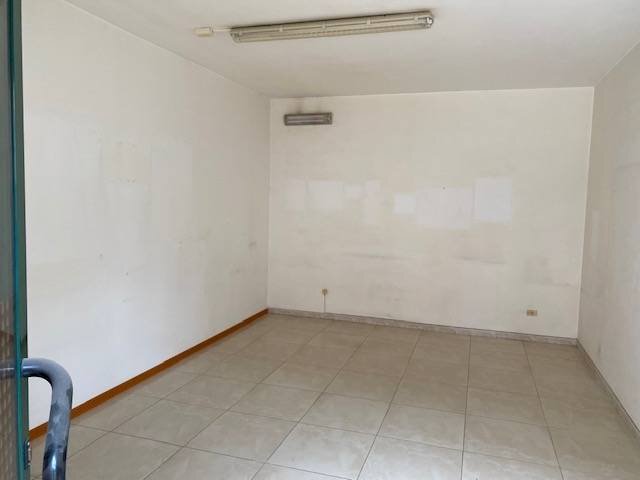 Foto 3 - Commercial Premises Piazza Domenico Fioritto
 
snc, San Nicandro Garganico - photo 3