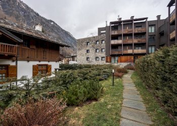 Foto 1 - Trilocale Strada Larzey
 
27, Courmayeur - foto 1