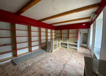 Foto 1 - Negozio Via Massimo D'Azeglio
 
181, Castellamonte - foto 1