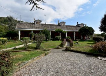 prospetto priincipale con giardino - Villa a Schiera Borgo Case Togliatti
 
1, Coassolo Torinese - foto 2
