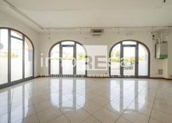 Foto 1 - Negozio Montebelluna - foto 1