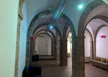 Foto 3 - Commercial Premises MURA OCCIDENTALI
 
66, Jesi - photo 3