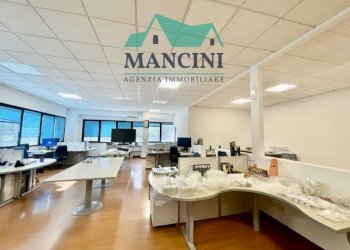 Foto 3 - Ufficio VIA  TRENTO
 
3, Castelbellino - foto 3