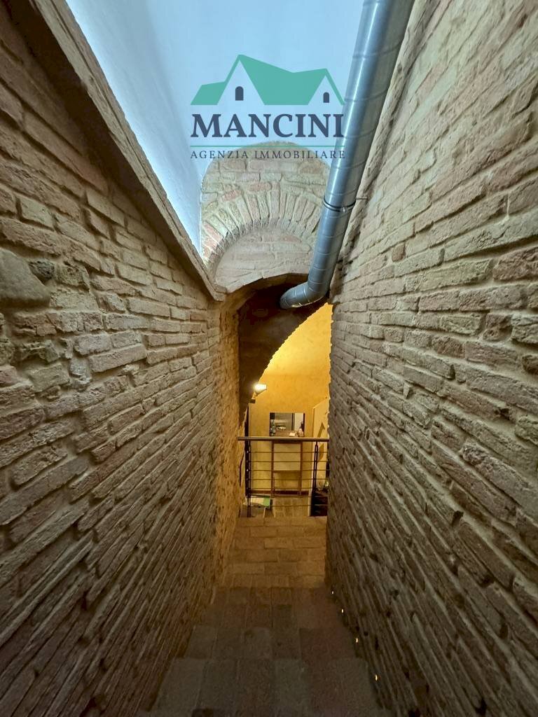 Foto 1 - Commercial Activity CENTRO STORICO
 
6, Jesi - photo 1