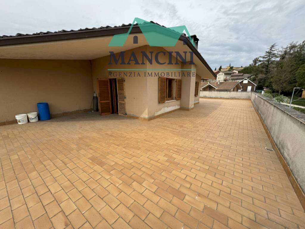 Foto 1 - Attico VIA LEONARDO DA VINCI
 
22, Monte Roberto - foto 1