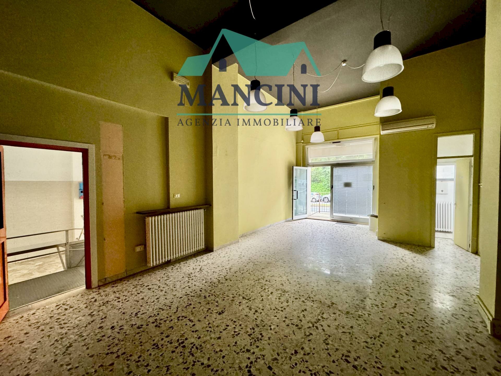 Foto 1 - Commercial Premises PAPA GIOVANNI  XXIII, Jesi - photo 1