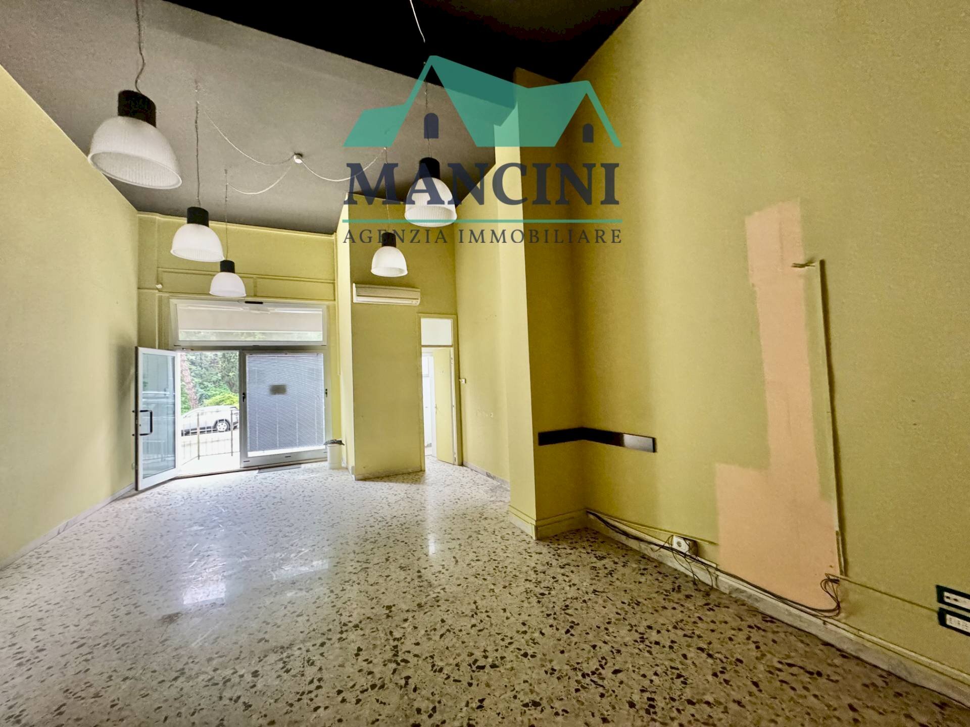 Foto 3 - Commercial Premises PAPA GIOVANNI  XXIII, Jesi - photo 3