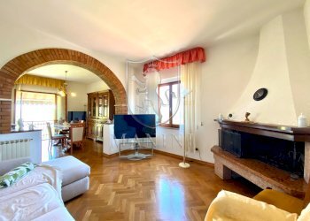 \nFoto 4\n - Villa loc.Salvanelli
 
10, Torrita di Siena - foto 4