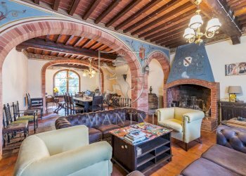 Typical living room with fireplace - Rustic Via della Vittoria
 
22, Castiglione del Lago - photo 2