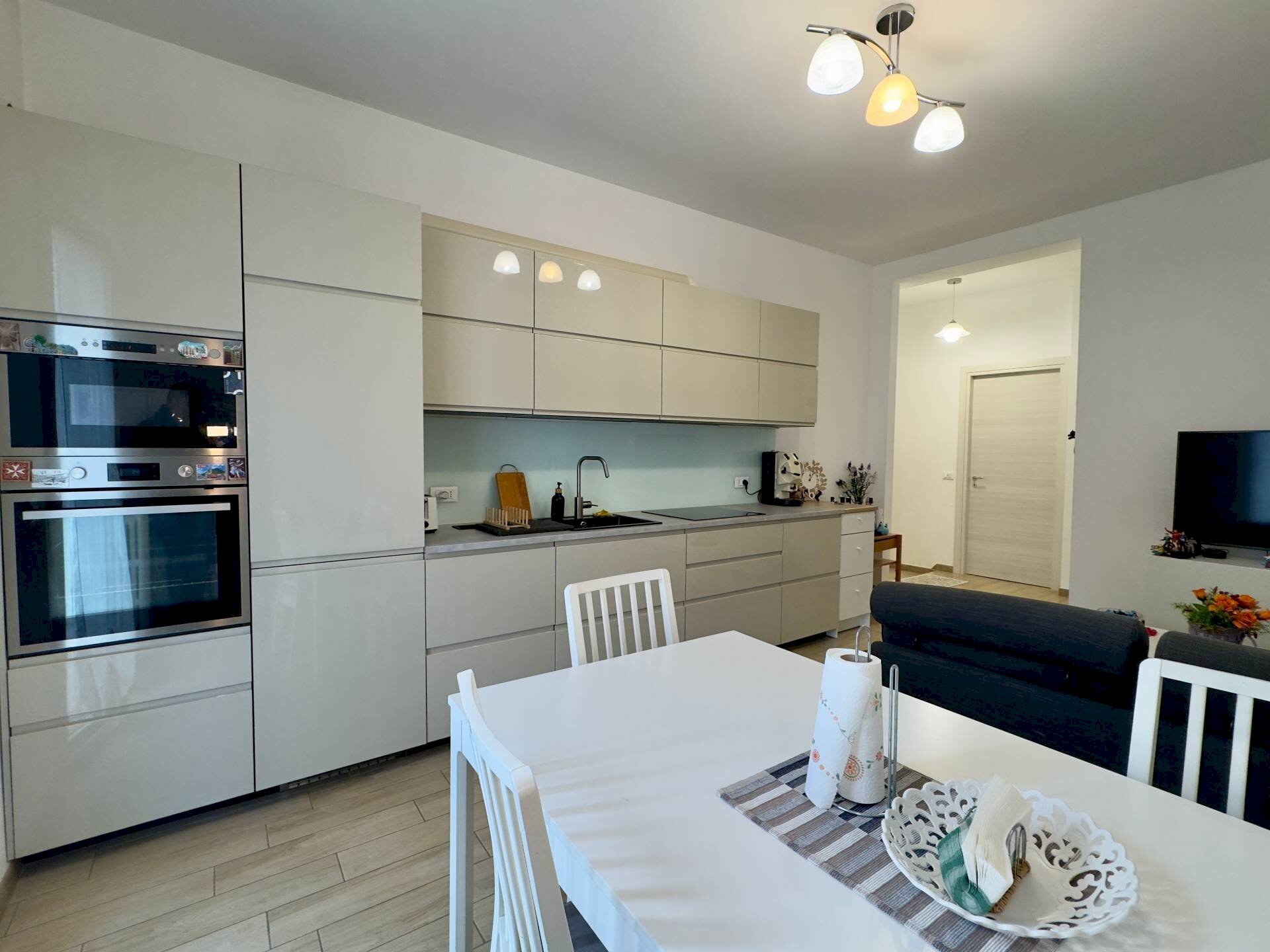 soggiorno + cucina a vista - Four-room apartment Via Custoza
 
13, Sesto San Giovanni - photo 2