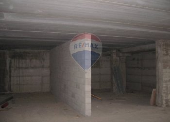 Parcheggio - Commercial Premises via Manzoni
 
sn, Ponte San Pietro - photo 8