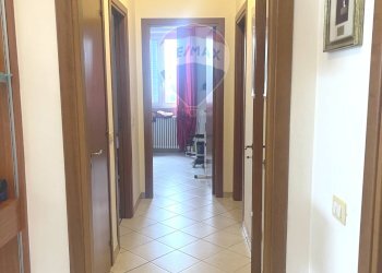 Hall / corridoio - Trilocale Via Vittorio Veneto
 
23, Codogno - foto 7