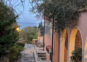 Edificio all\'aperto - Casa semi indipendente Via Aurelia Ovest
 
2, Diano Marina - foto 2