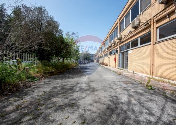 Edificio all\'aperto - Office Via Faustiniana
 
8, Roma - photo 17