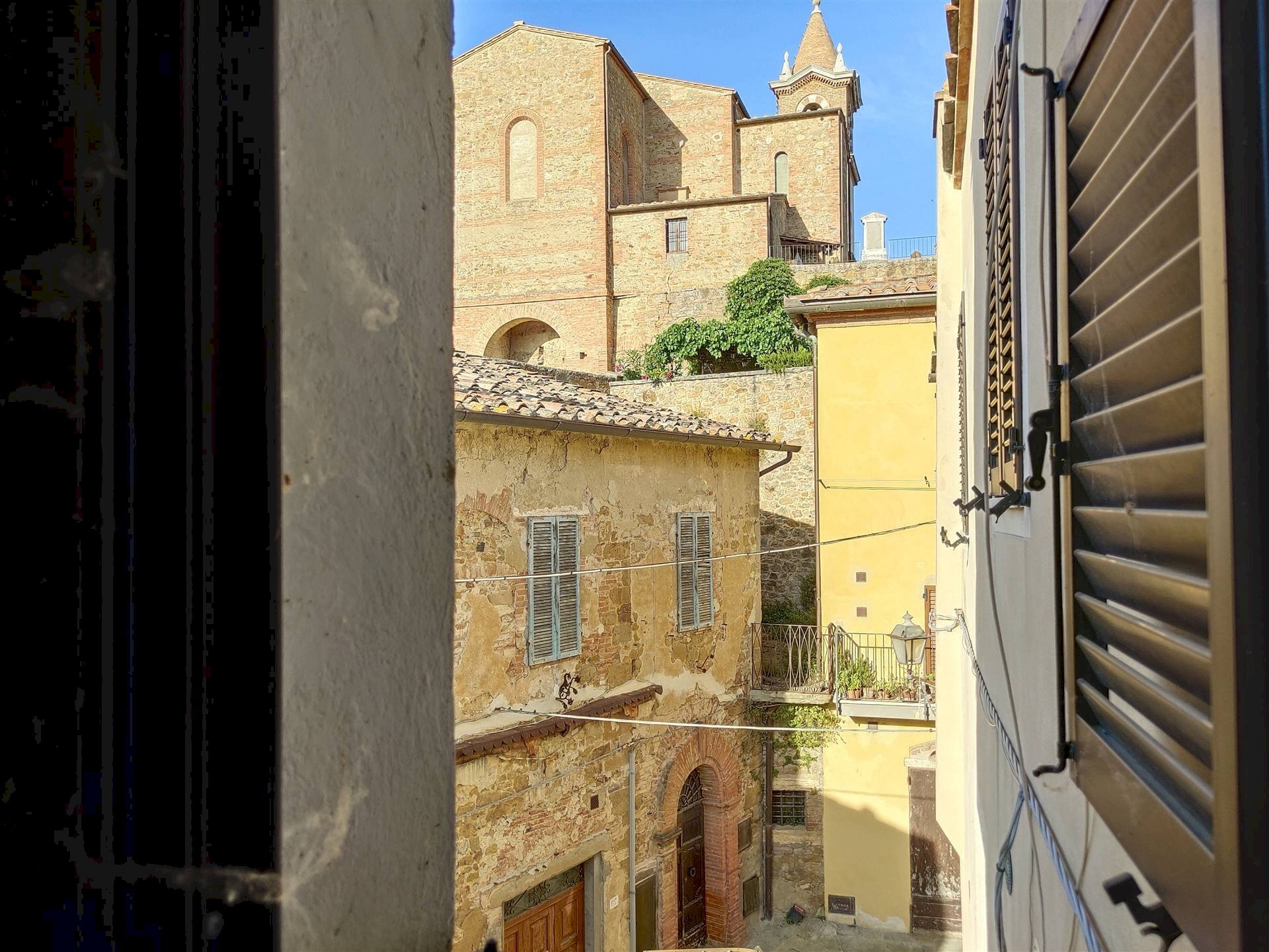 \nVista  View form the entrance\n - Appartamento Via Umberto I, Montalcino - foto 1