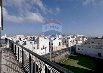 Balcone - Quadrilocale Via Guglielmo Pepe
 
40, Ostuni - foto 1