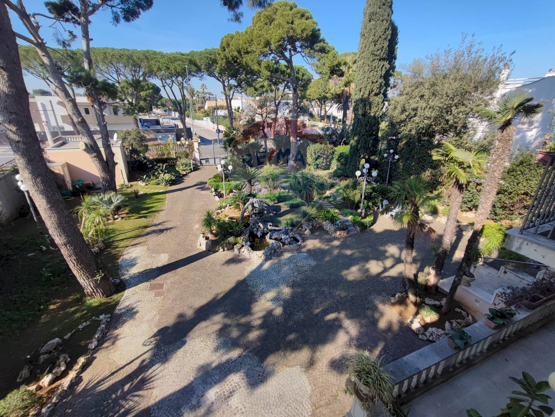 Edificio all\'aperto - Villa Corso Alcide De Gasperi
 
330, Bari - foto 2