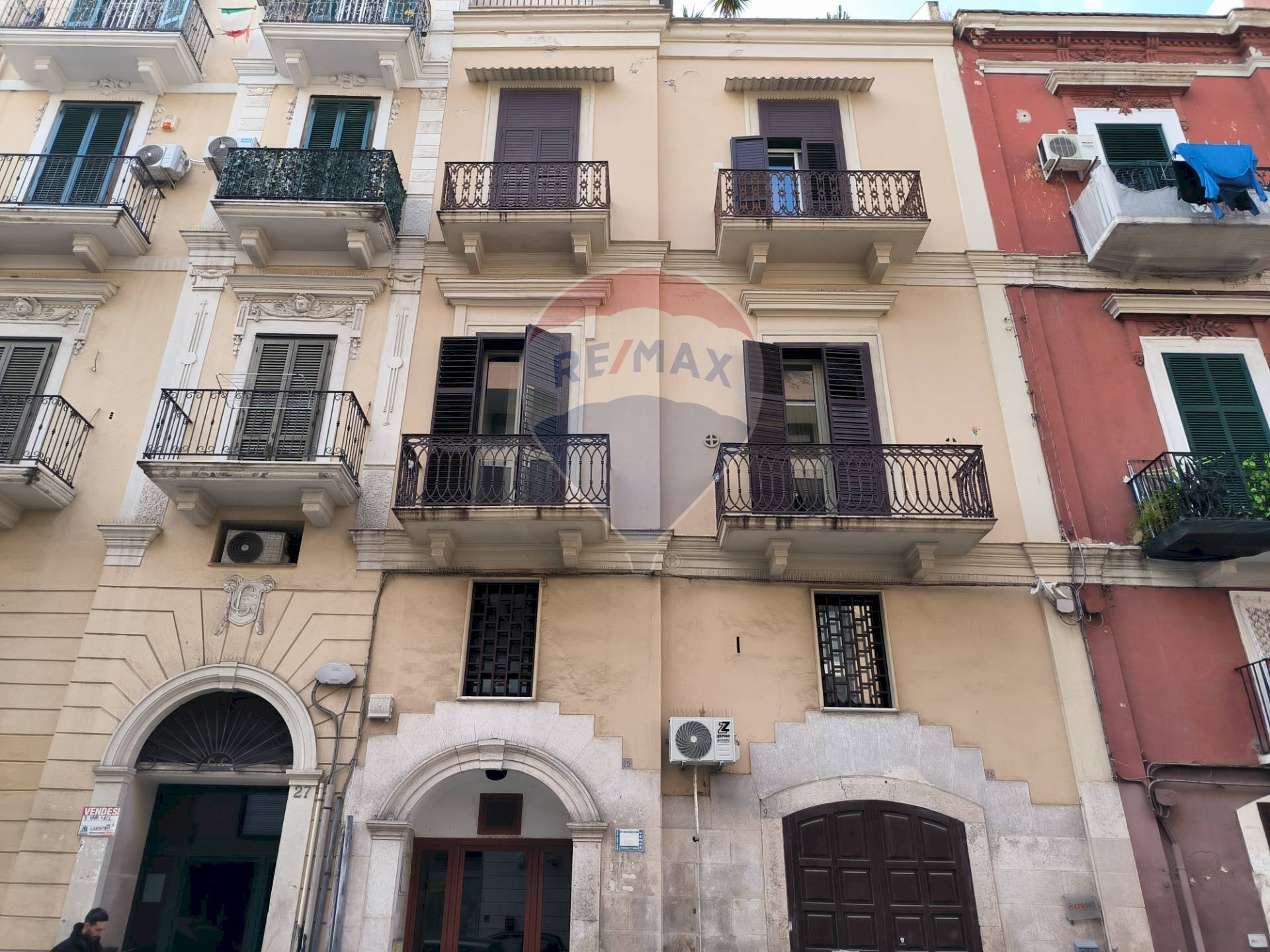 Edificio all\'aperto - Quadrilocale Via Pietro Ravanas
 
25, Bari - foto 2