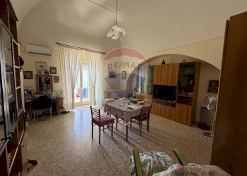 Sala da pranzo - Two-room apartment Via Piave
 
47, Modugno - photo 3
