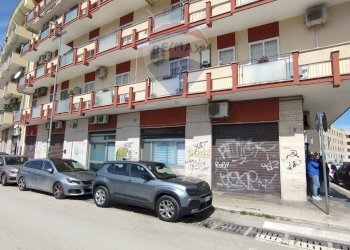 Edificio all\'aperto - Locale Commerciale Via Daniele Petrera
 
58, Bari - foto 1