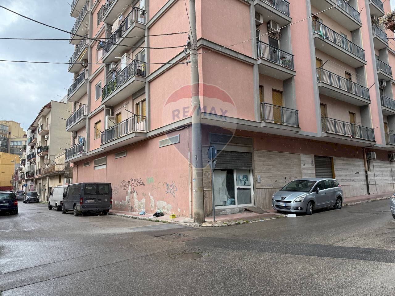 Edificio all\'aperto - Box Via Domenico Cimarosa
 
2, Palagiano - photo 3