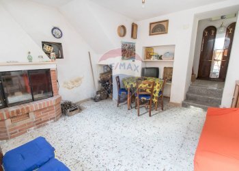 Sala da pranzo - Casa semi indipendente paranesi, Rocca Santa Maria - foto 7