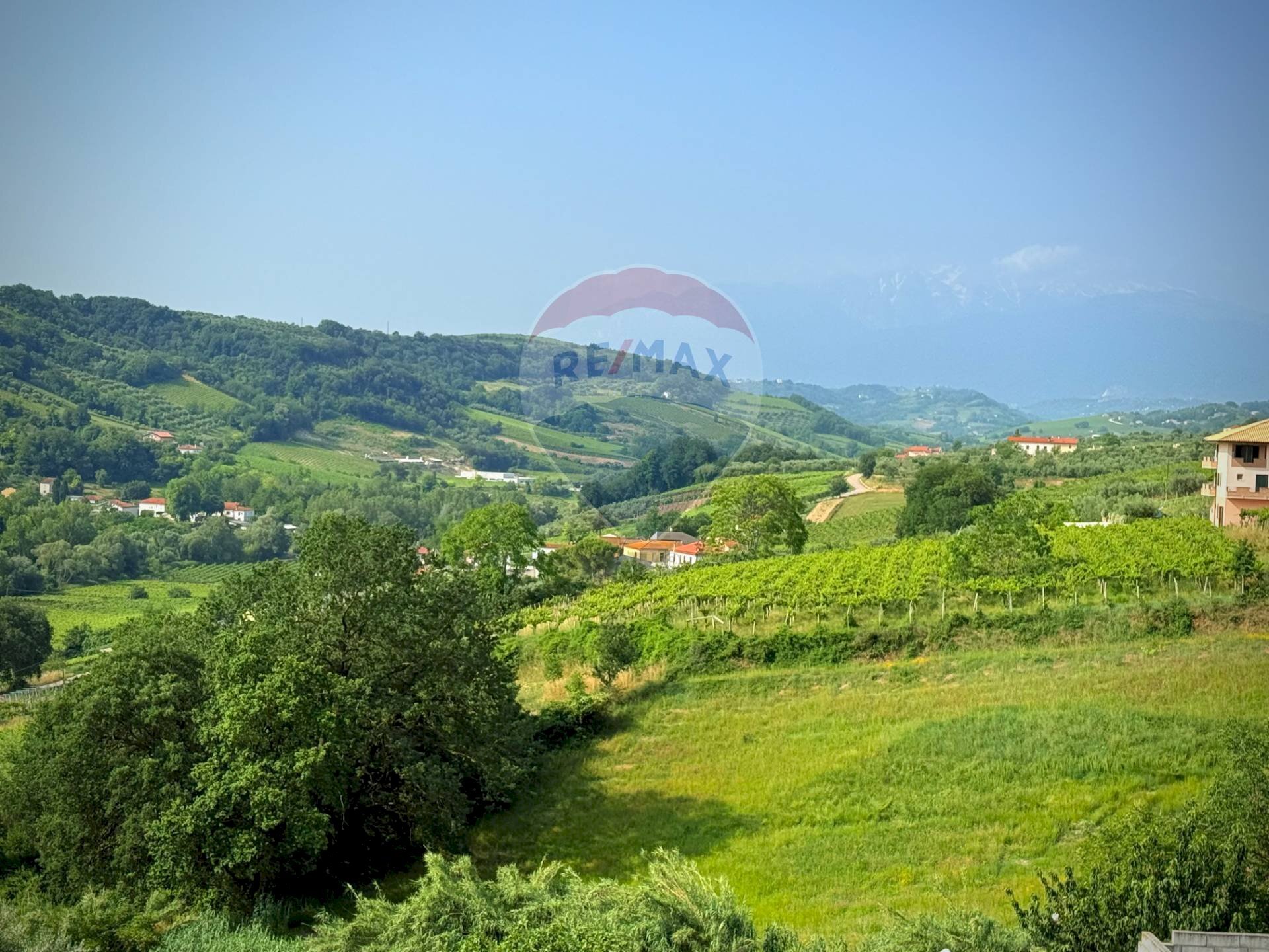 Vista delle montagne - Terraced Villa Via Colmarino
 
27, Miglianico - photo 3