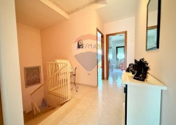 Hall / corridoio - Villa a Schiera Via Colmarino
 
27, Miglianico - foto 8