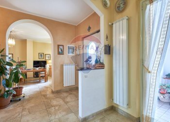 Hall / corridoio - Villa a Schiera Penne - foto 27