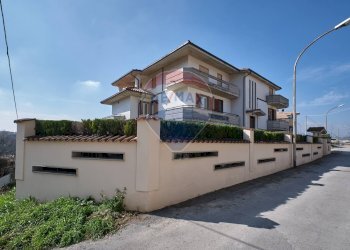 Casa all\'aperto - Villa C.DA SARACENO
 
4, Penne - foto 1