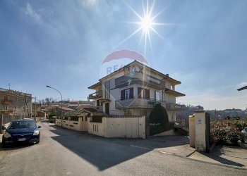 Edificio all\'aperto - Villa C.DA SARACENO
 
4, Penne - foto 8