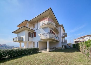 Casa all\'aperto - Villa C.DA SARACENO
 
4, Penne - foto 11