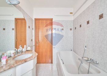Bagno - Villa C.DA SARACENO
 
4, Penne - foto 48