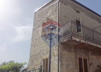 Edificio all\'aperto - Casa indipendente localita' colle pagnotto, Pretoro - foto 3