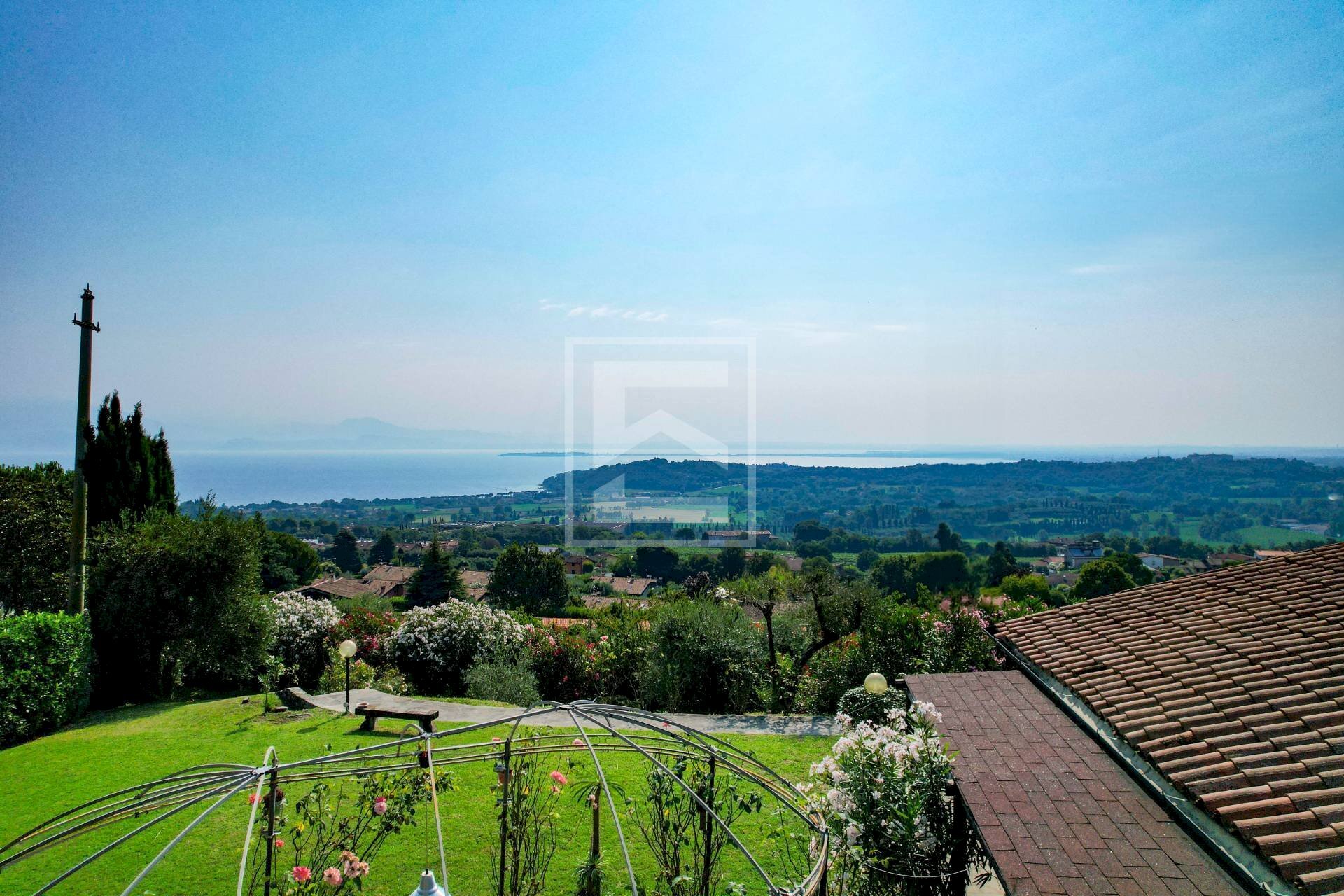 Foto 1 - Villa via barcuzzi
 
49, Padenghe sul Garda - photo 1