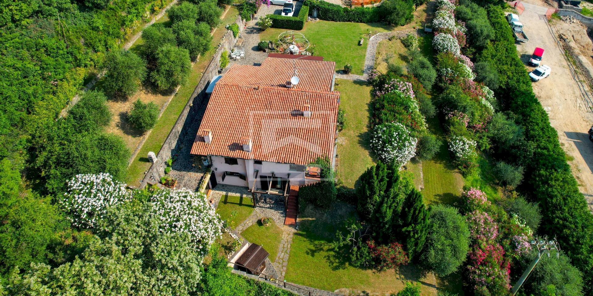 Foto 2 - Villa via barcuzzi
 
49, Padenghe sul Garda - photo 2