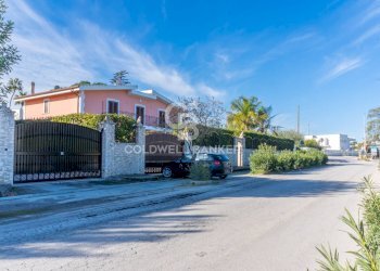 Foto 1 - Villa via Capirro 1
 
4, Trani - foto 1