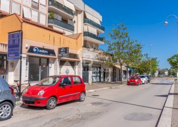 Foto 1 - Commercial Premises VIA G. CERUTI
 
76, Andria - photo 1