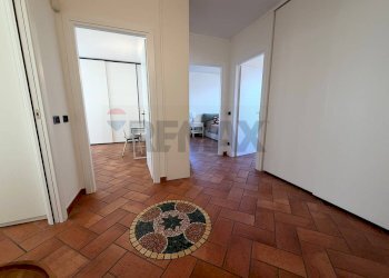 Hall / corridoio - Quadrilocale Via Schignano
 
54, Argegno - foto 14