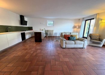 Soggiorno - Quadrilocale Via Schignano
 
54, Argegno - foto 20