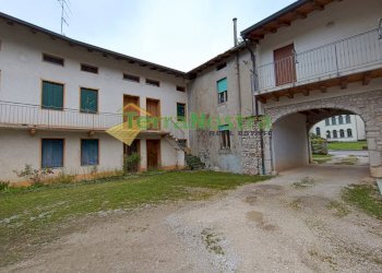 \nFoto 1\n - Rustico IV NOVEMBRE
 
12, Montereale Valcellina - foto 1