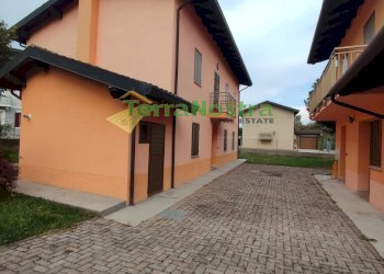 \nFoto 1\n - Casa indipendente VIA SAN SILVESTRO
 
9, Fanna - foto 1