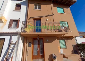 \nFoto 1\n - Casa semi indipendente località oltrerugo
 
15, Castelnovo del Friuli - foto 1